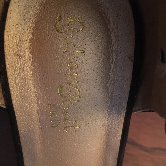 Pinup style Graham Street velvety black 4” heels. Size 8. - Picture 9 of 9